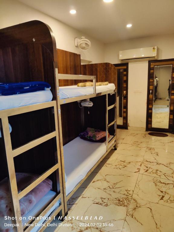 Room image 4