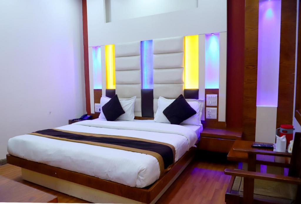 Room image 4